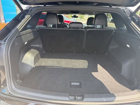 Used 2024 Volkswagen Atlas Cross Sport SE FWD image 8