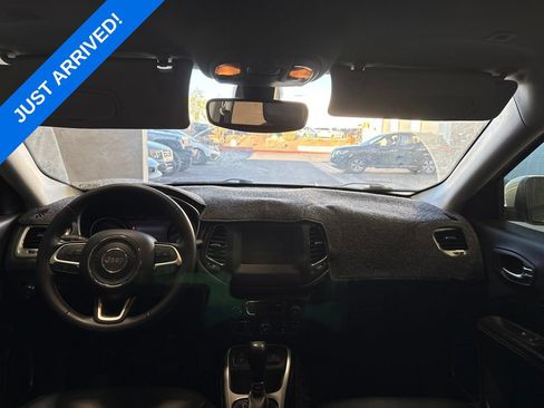 Used 2018 Jeep Compass Latitude w/ Popular Equipment Group FWD image 5