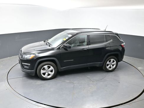 Used 2020 Jeep Compass Latitude AWD/4WD image 17