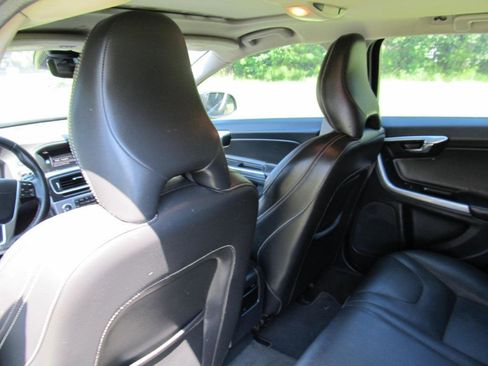 Used 2018 Volvo V60 T5 Dynamic w/ Vision Package image 27