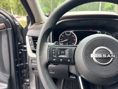 Used 2023 Nissan Rogue SV FWD image 13