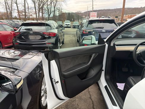 Used 2021 Tesla Model Y Long Range image 15