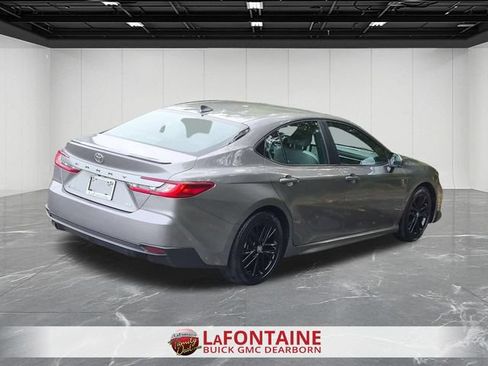 Used 2025 Toyota Camry SE FWD image 5