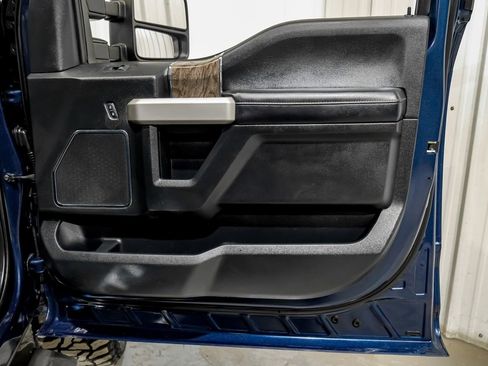 Used 2019 Ford F250 Lariat w/ Lariat Ultimate Package AWD/4WD image 46