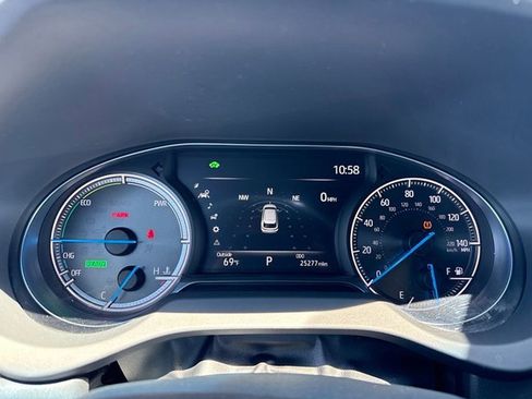 Used 2023 Toyota Venza Nightshade AWD/4WD image 18