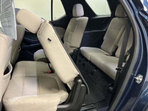 Used 2022 Chevrolet Traverse LS image 27