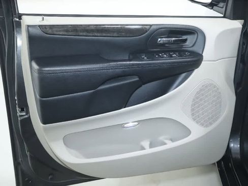 Certified 2019 Dodge Grand Caravan SE FWD image 15