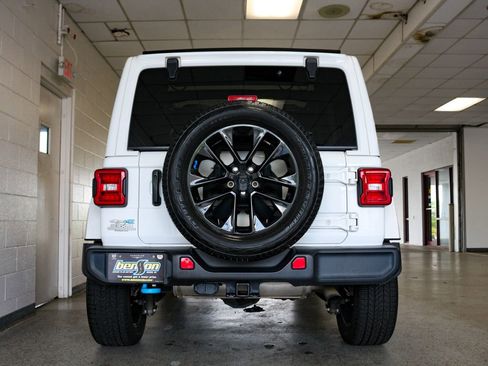Used 2023 Jeep Wrangler Unlimited Sahara w/ Cold Weather Group AWD/4WD image 4