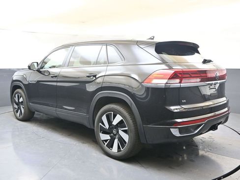 Used 2025 Volkswagen Atlas Cross Sport SE image 3