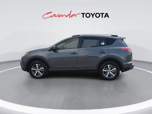 Used 2018 Toyota RAV4 XLE FWD image 5