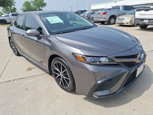 Used 2024 Toyota Camry SE w/ Convenience Package FWD image 8