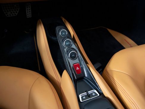 Certified 2022 Ferrari F8 Tributo RWD image 13