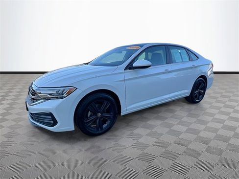 Used 2024 Volkswagen Jetta SE image 3