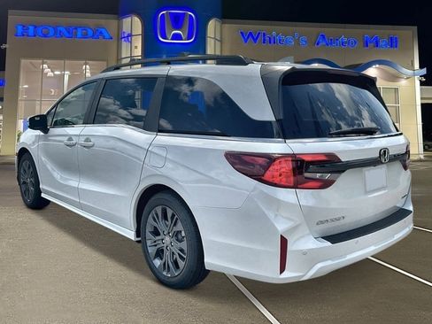Used 2025 Honda Odyssey Touring image 3