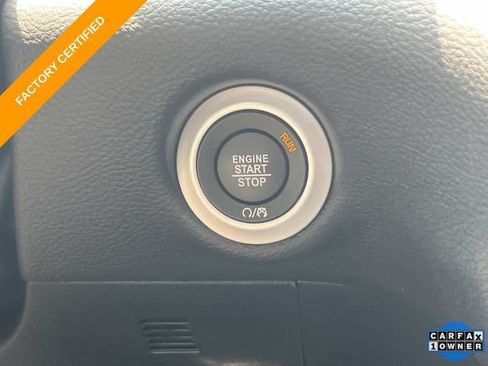 Used 2025 Chrysler Pacifica Select w/ Uconnect Theater Family Group FWD image 35