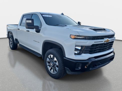 Used 2024 Chevrolet Silverado 2500 Custom w/ Custom Convenience Package image 3