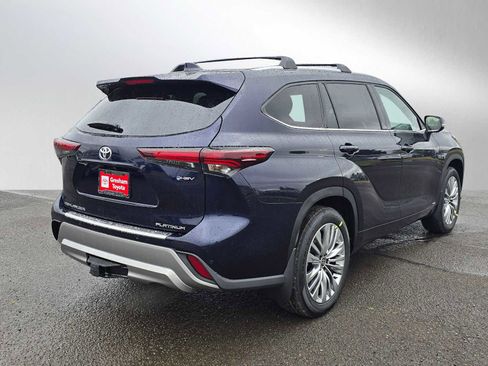 New 2026 Toyota Highlander Platinum AWD/4WD image 3