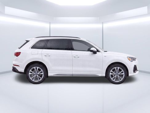 Used 2024 Audi Q3 2.0T Premium Plus w/ Premium Plus Package AWD/4WD image 3