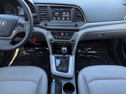 Used 2017 Hyundai Elantra SE image 11