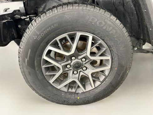 Used 2025 Jeep Wrangler Unlimited Sahara AWD/4WD image 34
