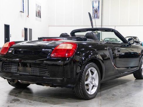 Used 2000 Toyota MR2 RWD image 6
