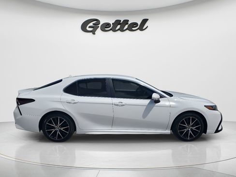 Used 2024 Toyota Camry SE w/ Convenience Package image 3