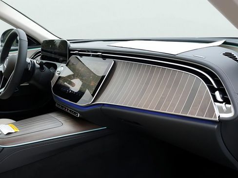 New 2026 Mercedes-Benz E 350 4MATIC Sedan image 11