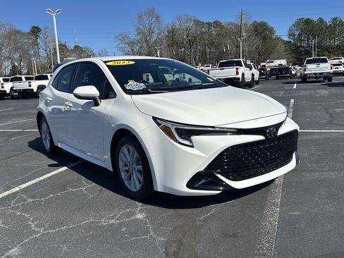 Used 2023 Toyota Corolla SE image 2