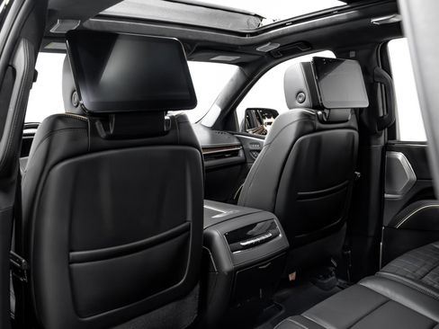 Used 2023 Cadillac Escalade Sport Platinum w/ LPO, ONYX Package image 33