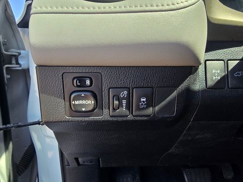 Used 2014 Toyota RAV4 Limited AWD/4WD image 18