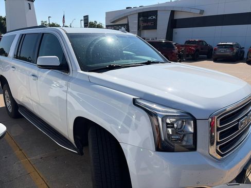 Used 2019 GMC Yukon XL SLT w/ Open Road Package AWD/4WD image 2