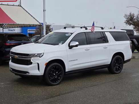 Used 2024 Chevrolet Suburban Premier image 9