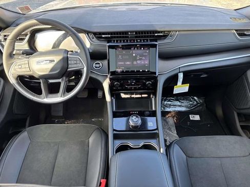 New 2025 Jeep Grand Cherokee Altitude image 2