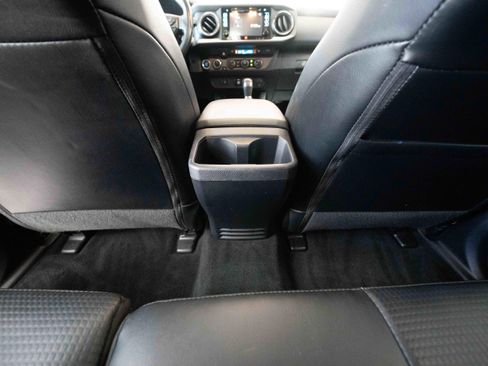 Used 2019 Toyota Tacoma TRD Off-Road image 22