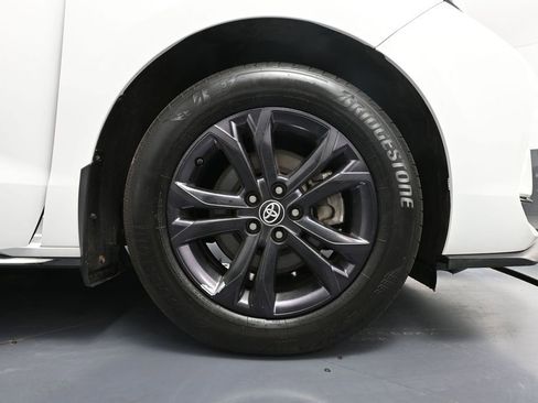 Used 2024 Toyota Sienna XSE AWD/4WD image 14