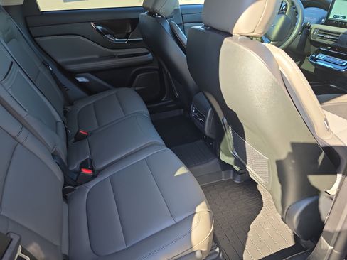 New 2026 Lincoln Corsair Premiere image 11