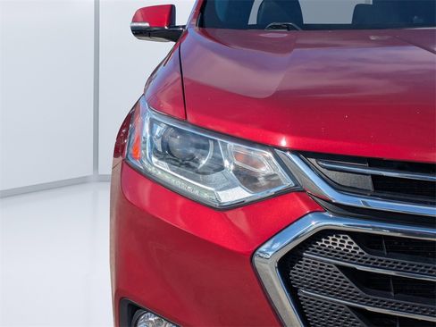 Used 2020 Chevrolet Traverse LT w/ LT Premium Package image 9