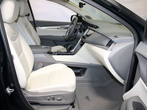 Certified 2025 Cadillac XT5 Premium Luxury w/ Technology Package AWD/4WD image 12