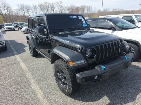 Used 2023 Jeep Wrangler Unlimited w/ Sun & Screen Package AWD/4WD image 3