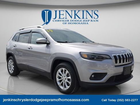 Certified 2019 Jeep Cherokee Latitude w/ Popular Appearance Group FWD image 2