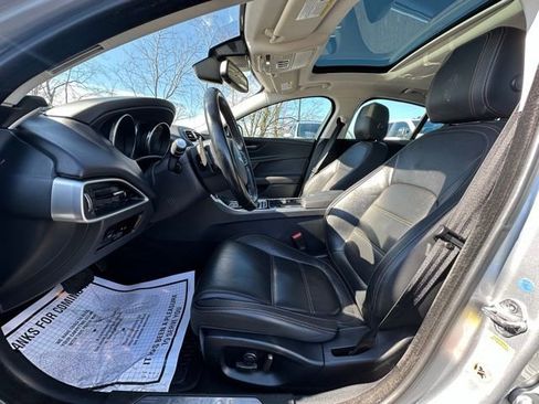 Used 2017 Jaguar XE Prestige image 24