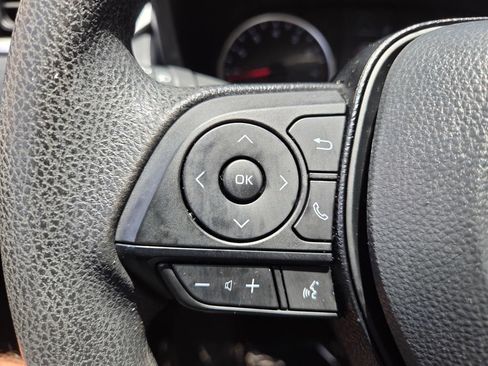Used 2021 Toyota RAV4 XLE w/ Convenience Package FWD image 22