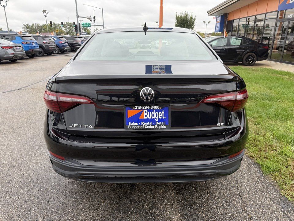 Used 2024 Volkswagen Jetta SE FWD image 4