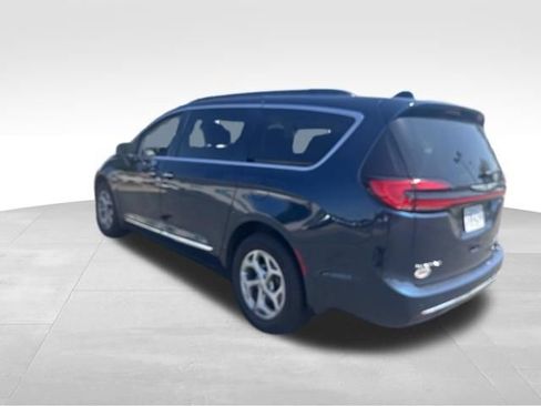 Used 2022 Chrysler Pacifica Limited w/ Uconnect Theater Family Group AWD/4WD image 10