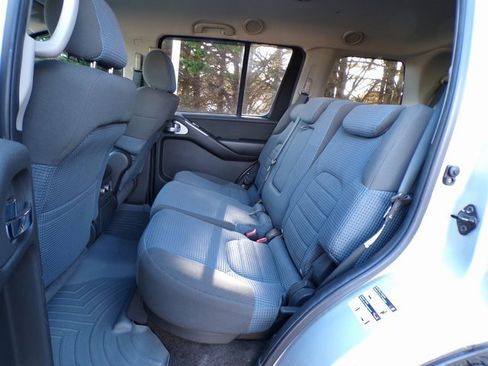 Used 2005 Nissan Pathfinder SE Off-Road image 9