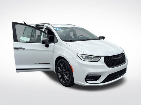 Used 2024 Chrysler Pacifica Touring-L w/ Road Tripper Package FWD image 19