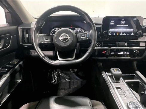 Used 2023 Nissan Pathfinder SL image 8