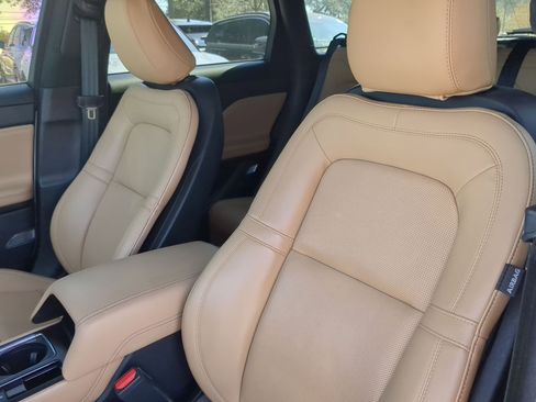 Used 2022 Lincoln Corsair Reserve w/ Luxury Package image 10