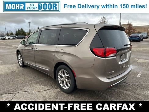 Used 2018 Chrysler Pacifica Limited image 5