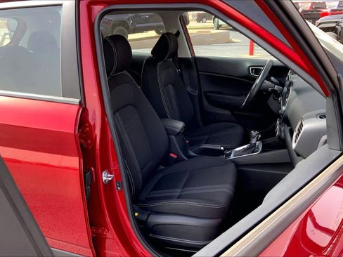 Used 2025 Hyundai Venue SEL image 8